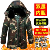 Зеленый цветочный толстый хлопковый пирог снесен, что слишком много