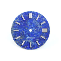 Одно окно-золотые ногти без люминесцентного покрытия.