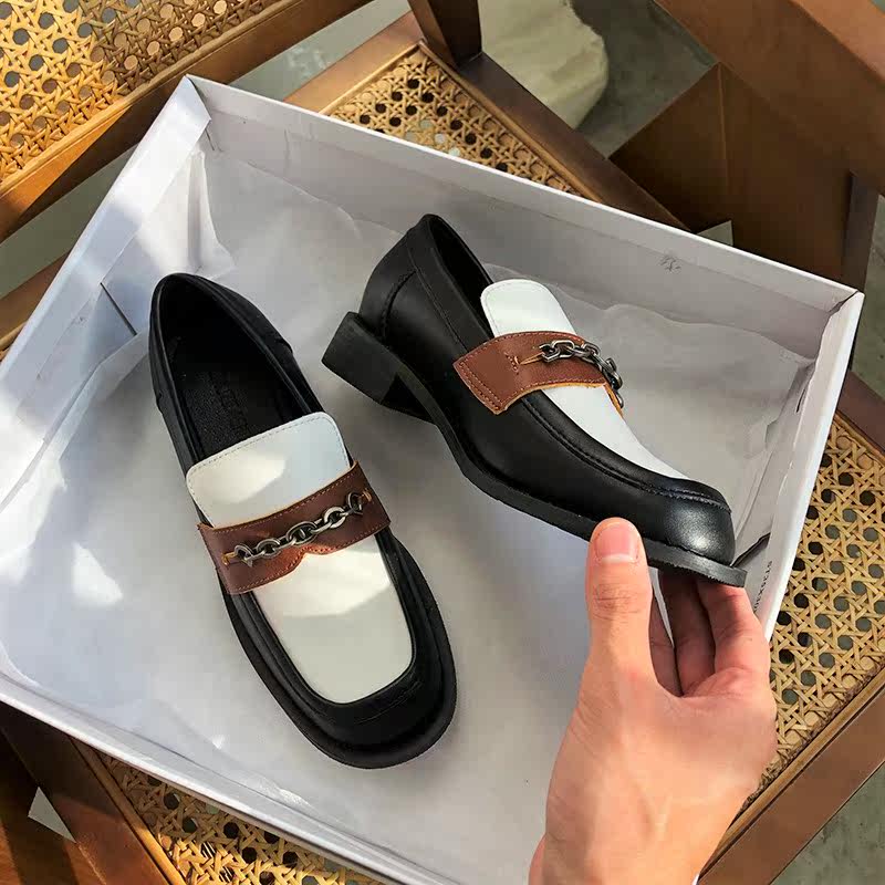 Small leather shoes women's 2022 new wild British style metal chain loafers thick heels thick bottom square toe retro single shoes
