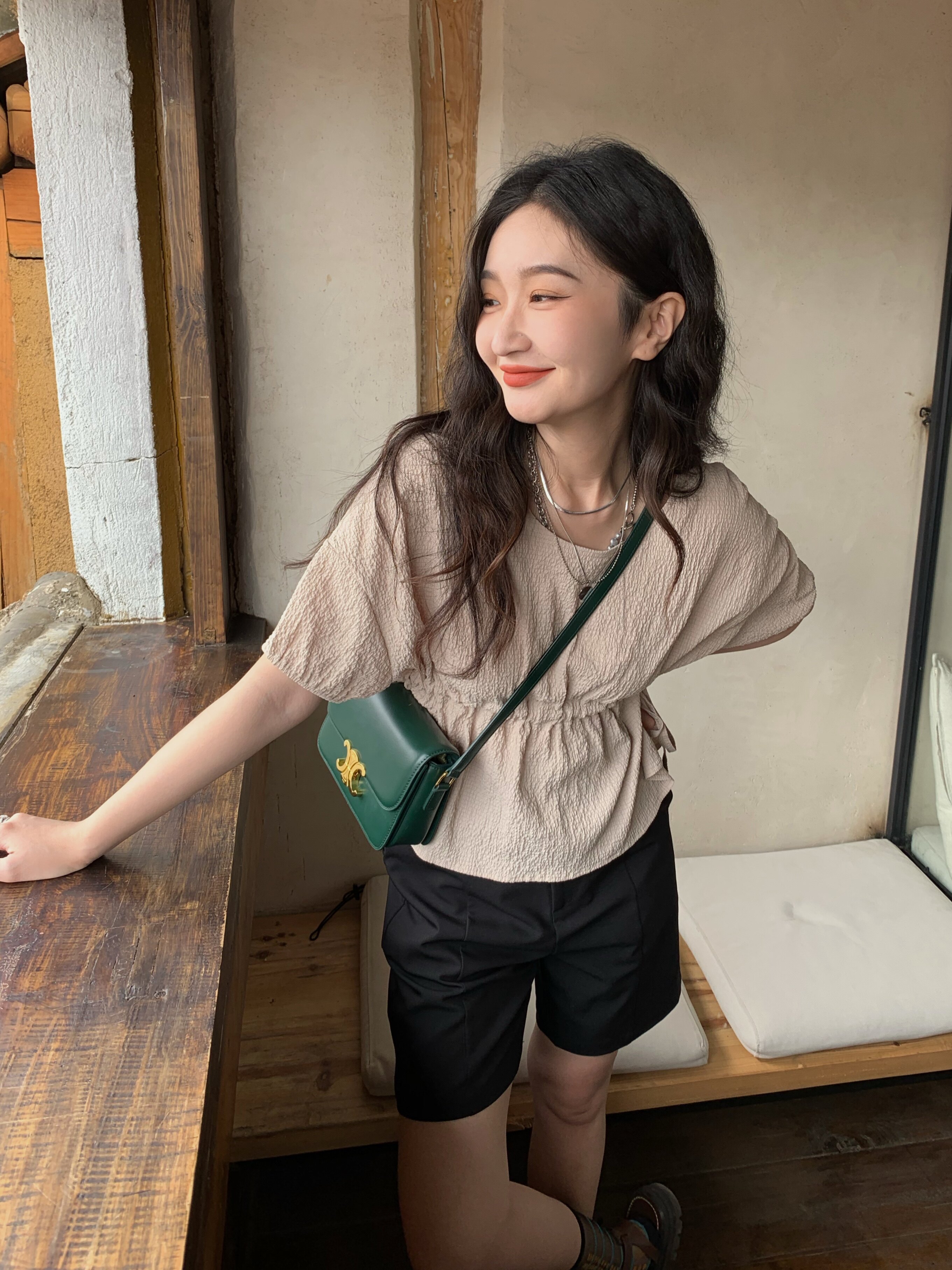 Ren Xiaoyi Lit e mode retro short sleeve shirt woman autumn 2022 new collection waist display slim and small crowdsourced blouse