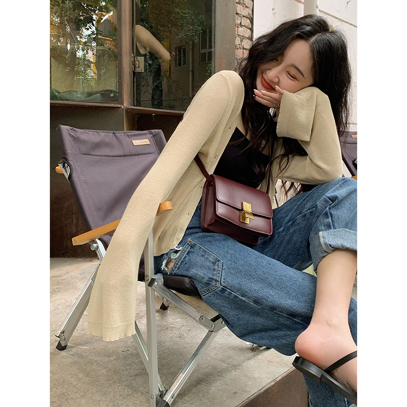 Ren Xiaoyi sunscreen top design sense v neck cardigan knitted jacket women's thin summer 2022 new air-conditioned shirt