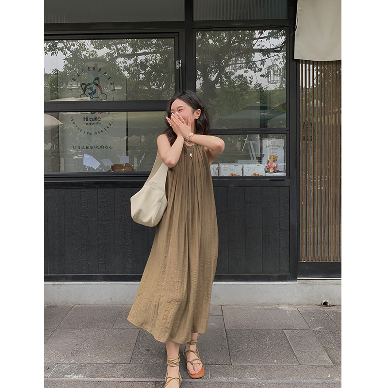 Ren Xiaoyi Lit e mode French style retro folds sleeveless with a small crowd-length version of the vest dress