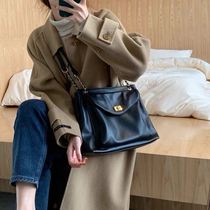 Xiaoyi original womens bag 2021 New Fashion shoulder bag Korean large capacity shoulder bag retro Joker Hand bag