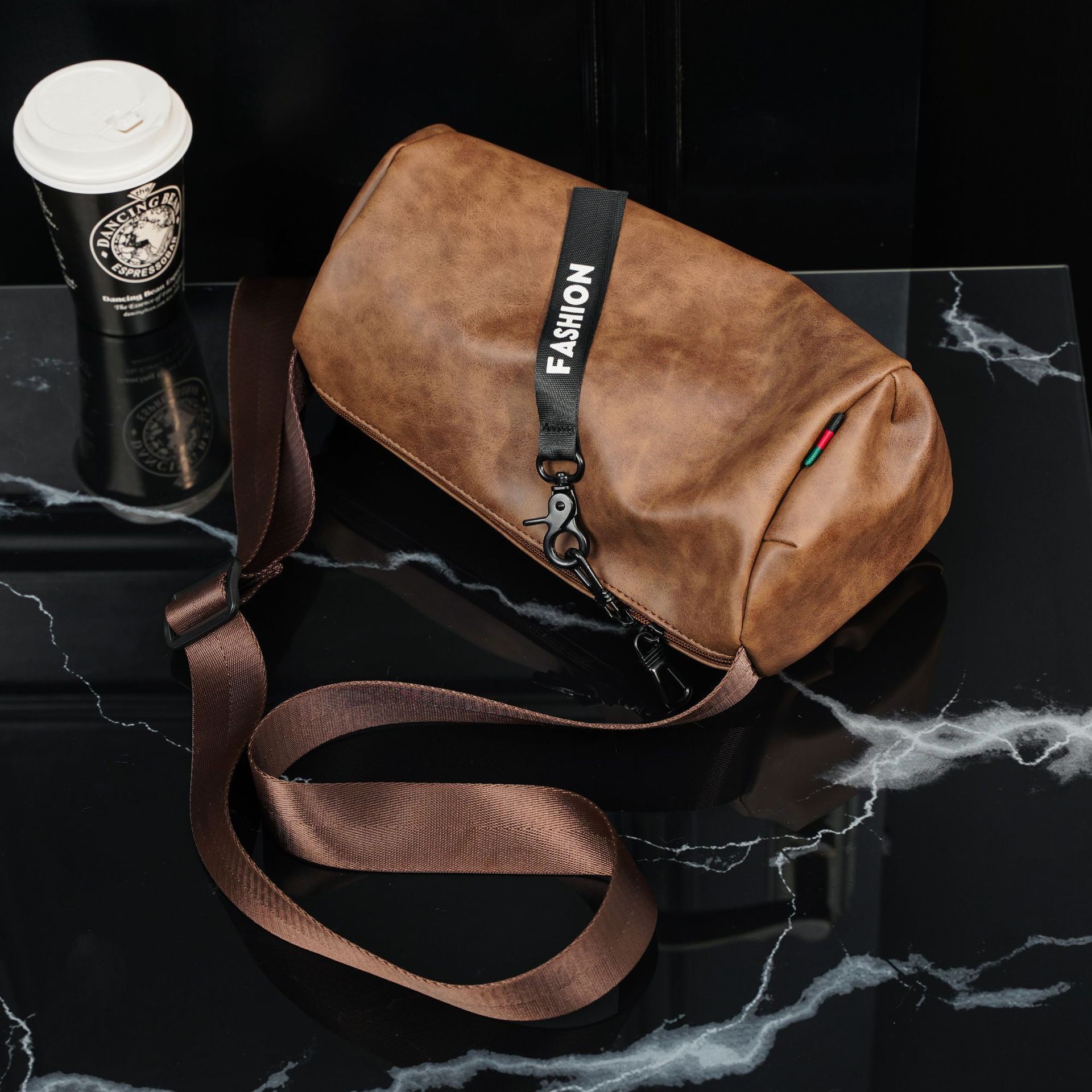 Small bawl department store (upscale men's single shoulder bag) light and small bucket bag sloped satchel bag