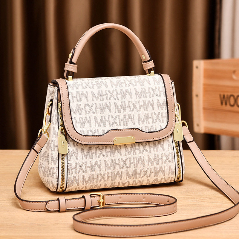 Zhejiang Bags Factory Nets red Recommended light extravagant and extravagant women 2022 new summer slanted cross-pack handbag women's single shoulder bag