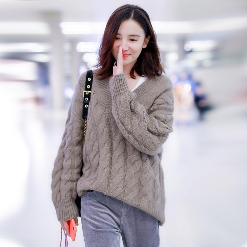 French MAJE Song Jia star with the same spark V collar knife wear lazy wind and loose lean sweater