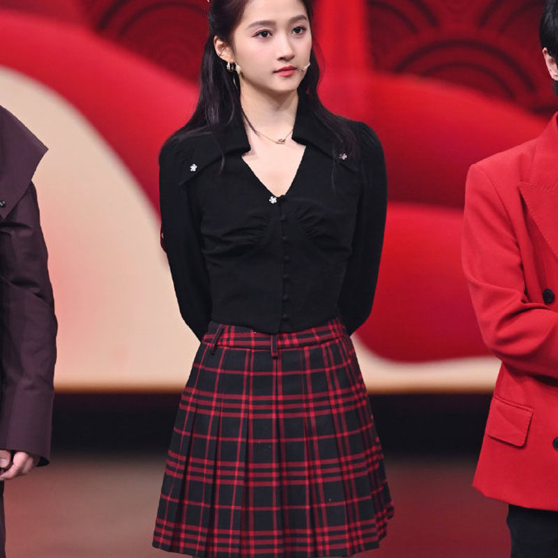 French maje Guan Xiaotong same design clothes black shirt top short plaid skirt suit