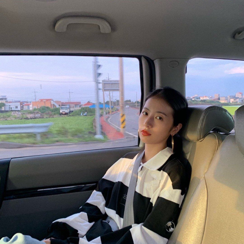 French MAJE Zhou Yutong star with black and white striped POLO collar long-sleeved loose sweater top women