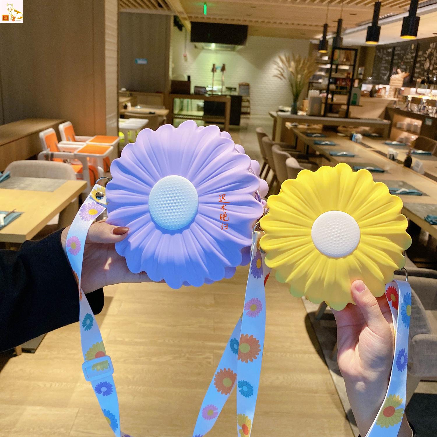 2022 New Daisy Cute Silicone Cartoon Mini Packet Fashion Teenage Girl Child Single Shoulder Parent-child Skew Satchel Bag