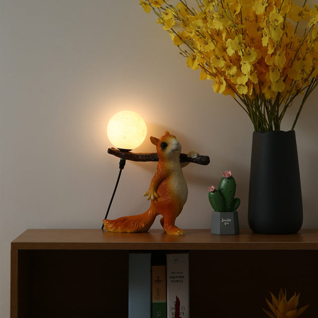 Children's Room Creative Decorative Table Lamp, Cute Cartoon Resin Ornaments, Bedroom Bedside Lamp, Squirrel Night Light for Boys and Girls
