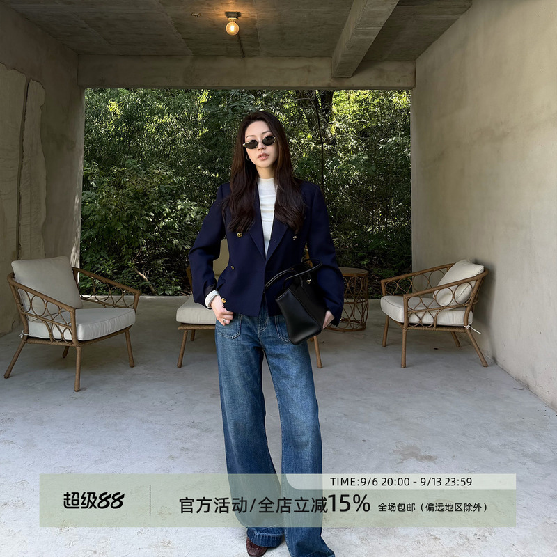 Wang Huanhuan Mslime Short Wool Blazer for Women with Double-Row Metal Buttons, Stylish for Workplace and Commuting