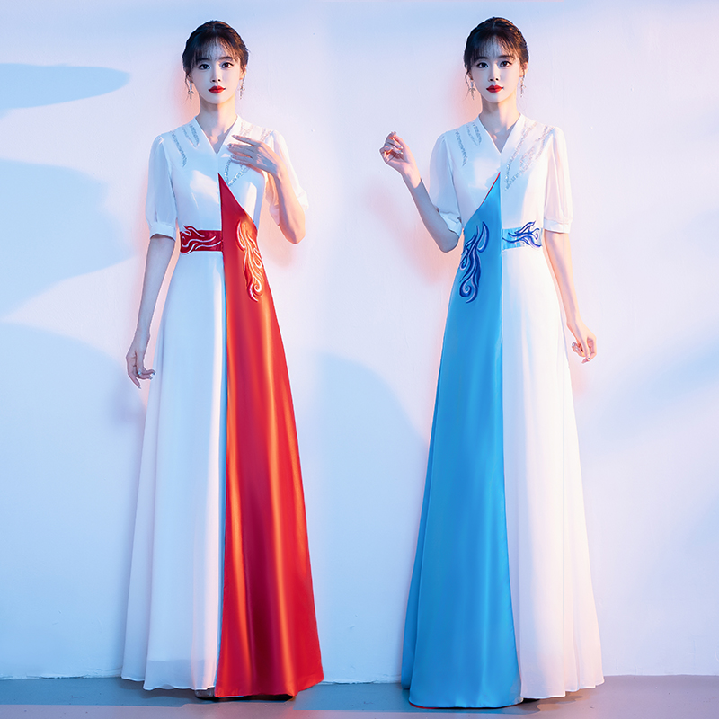 女性用レッドソングコーラスパフォーマンスコスチューム。新スタイル。学生向け朗読コンテスト。色が変わるダンスロングスカート。大人用コーラスコスチューム。