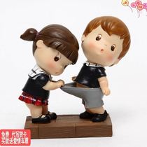 Couples gadgets are dirty. A pair of love expresses weird ceramic little doll mini