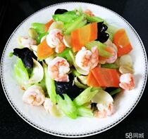 Zhengzhou nanny takes care of the elderly cooks and does housework