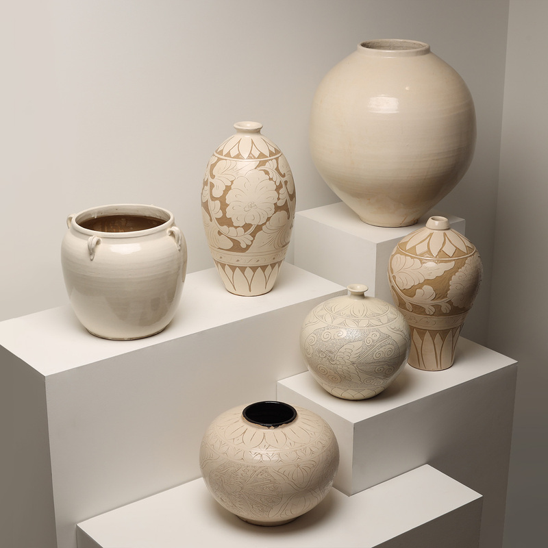 Songyan Chinese-Style Model Home Showroom Features Song Dynasty-Style Ding Kiln and Cizhou Kiln Four-Series Pots with Phoenix Patterns, Large White Pots, and Soft Decoration Songyan Chinese-Style Model Home Showroom Features Song Dynasty-Style Ding Kiln and Cizhou Kiln Four-Series Pots with Phoenix Patterns, Large White Pots, and Soft Decoration