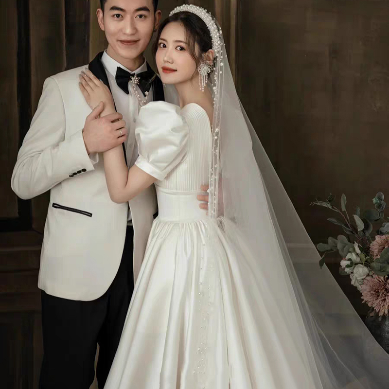 v - collar satin French senior wedding dress 2022 new bride shades the thick arm bubble sleeve drag the end