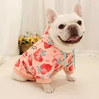 Девушка розовая клубника