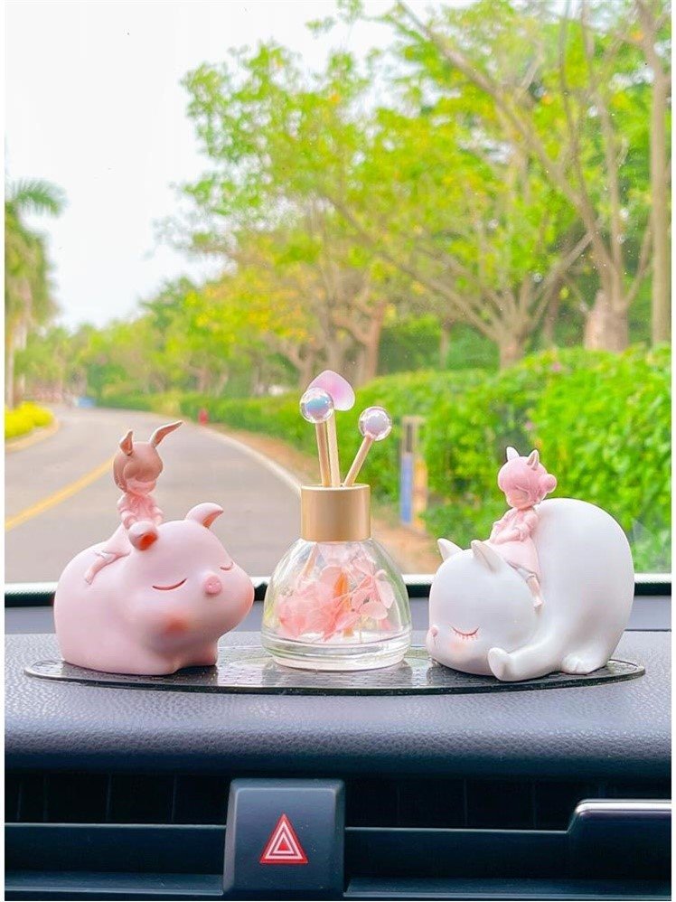 Car ornaments net red goddess model adventure doll aromatherapy car high-end car perfume decoration supplies goddess model