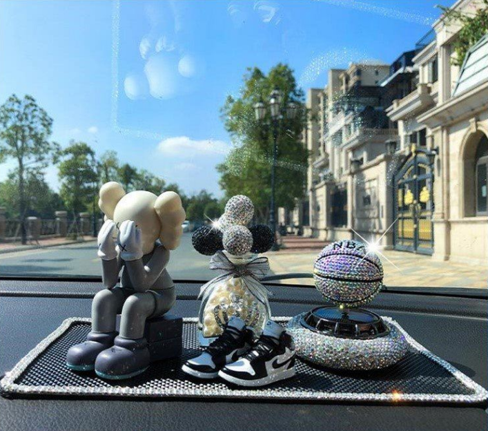 Car Swing Piece New Creative Personality Wave Kaws On-board Fragrant Lavender Red Ins Middle Control Bench Car Accessories Grand Total