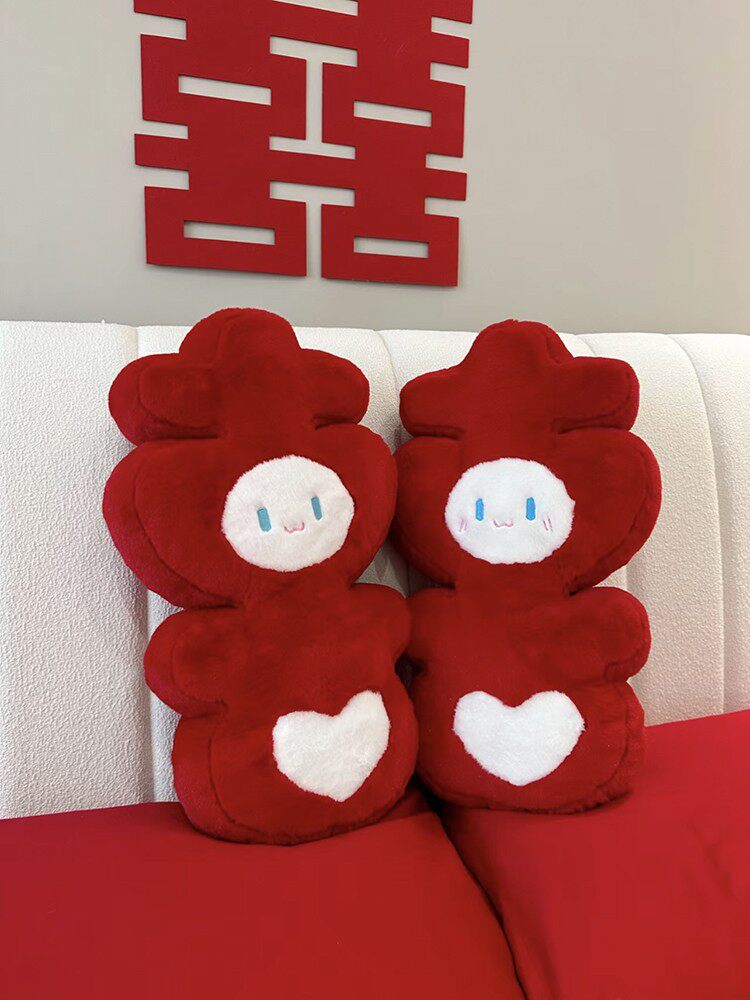 Press-bed dolls a couple of wedding happy words Pillow Doll Wedding doll Wedding House Arrangement Supplies New Wedding Gifts to New-Taobao