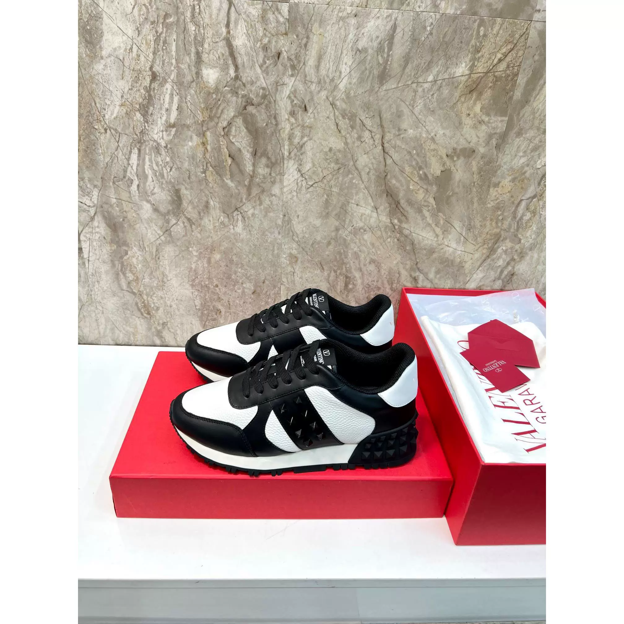 Покупка Valentino Valentino 23SS новая мода низкопрофильные обувь на шнуровке с толстой подошвой повседневные кроссовки для мужчин