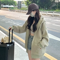 Зеленый, тонкий, осенний