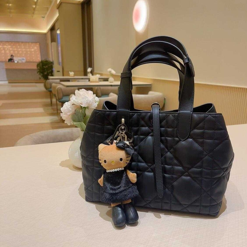 Women's Bag 2026 New Model Princess Diana Bag, Horizontal Version, High-End Genuine Leather Quilted Handbag, Shoulder Bag, Tote Bag