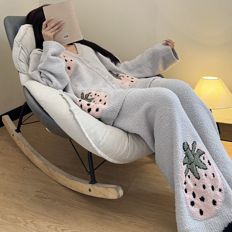 Korean-Style Sweet Girl Strawberry Half-Velvet Pajamas for Women, Autumn and Winter Soft and Thick Long-Sleeved Long Pants Loungewear Set Korean-Style Sweet Girl Strawberry Half-Velvet Pajamas for Women, Autumn and Winter Soft and Thick Long-Sleeved Long Pants Loungewear Set