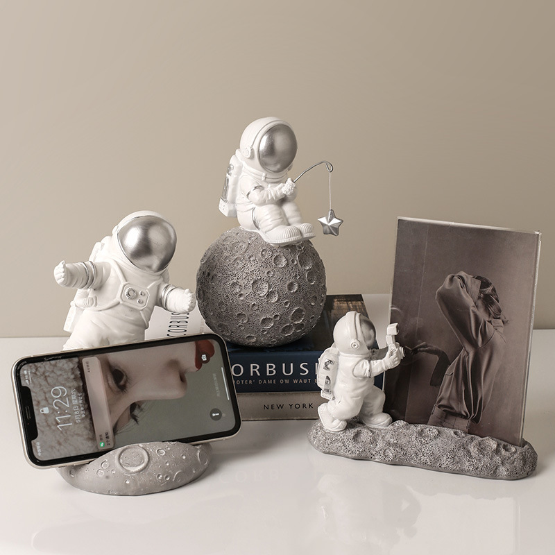 Astronaut Ornament Nordic Home Living Room TV Cabinet Children's Room Desktop Decoration Crafts Housewarming New Home Gift