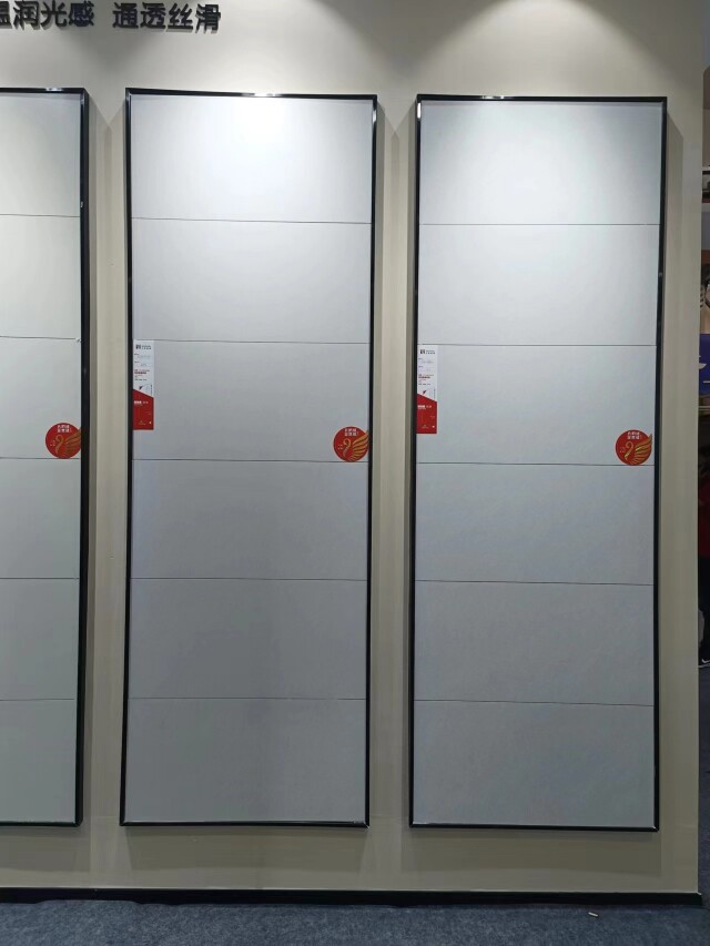 瑞思展具的LOGO