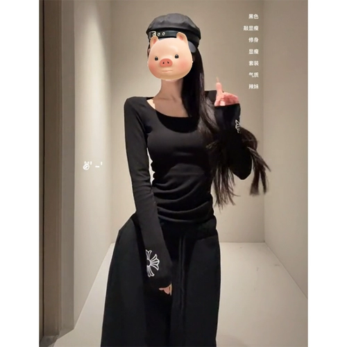 Черный флисовый демисезонный базовый приятный телу лонгслив, облегающий крой