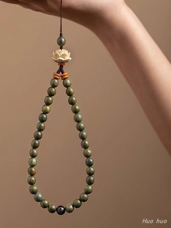 Green Sandalwood Phone Chain with Lotus Design, Short Style, Sandalwood Wrist Strap, High-End Accessory, Camera Pendant, New Chinese Style Lanyard