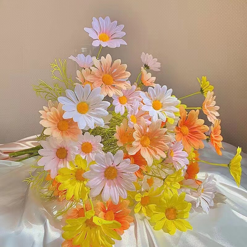 Sweet little daisy simulation fake flower small bouquet photography holding plastic flower INS chamomile living room bedroom decoration