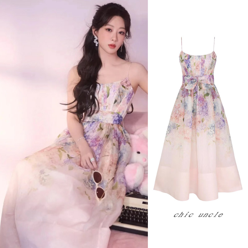 楊子同スタイルのフレンチフローラルサスペンダードレス、女性の新しいスタイルのふくらんだスカートの気質の美しい休日スタイルのAラインロングスカート