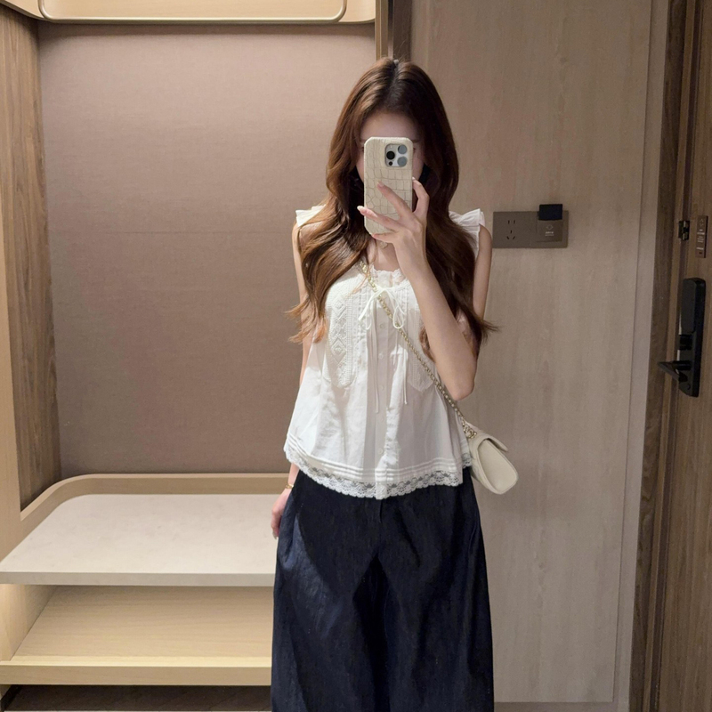French-Style Sweet White Lace Shirt Vest for Women, Unique Design, Loose-Fitting, Tie-Up, Sleeveless Top, New Summer Style French-Style Sweet White Lace Shirt Vest for Women, Unique Design, Loose-Fitting, Tie-Up, Sleeveless Top, New Summer Style