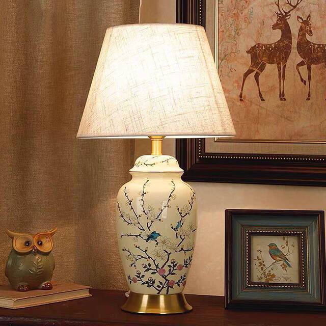 American-Style Ceramic Table Lamp Bedroom Bedside Lamp Wedding Warm Creative Nordic Light Luxury Home Living Room Lamp Simple Modern