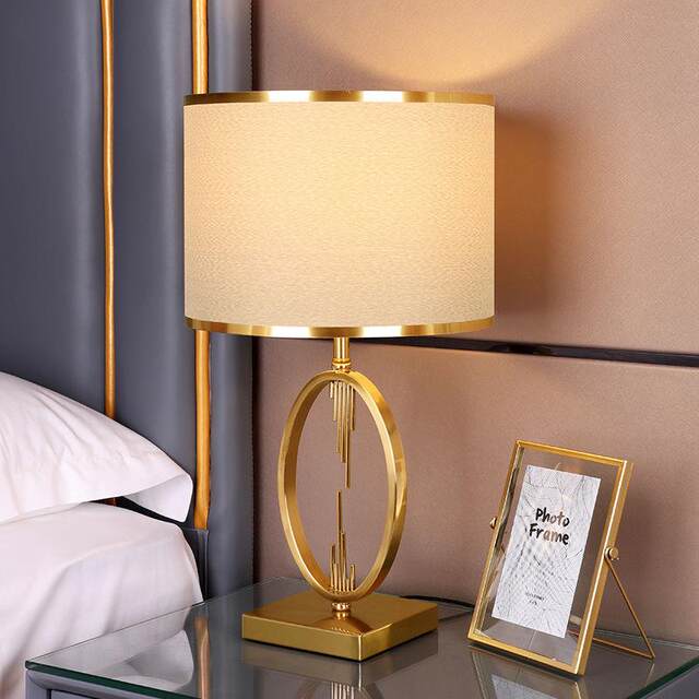 2025 New Model Light Luxury Bedroom Bedside Lamp, European-Style Luxurious Touch-Sensitive Bedside Counter Lamp for Living Room, American High-End Feel