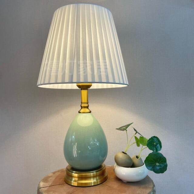 Simple and Luxurious Ceramic Table Lamp, Bedroom Lamp, Ins-Style Romantic and Cozy Bedside Lamp, Dragon Egg Bedroom Table Lamp