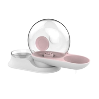 Улитка кормления вода и ромпинку для кормления