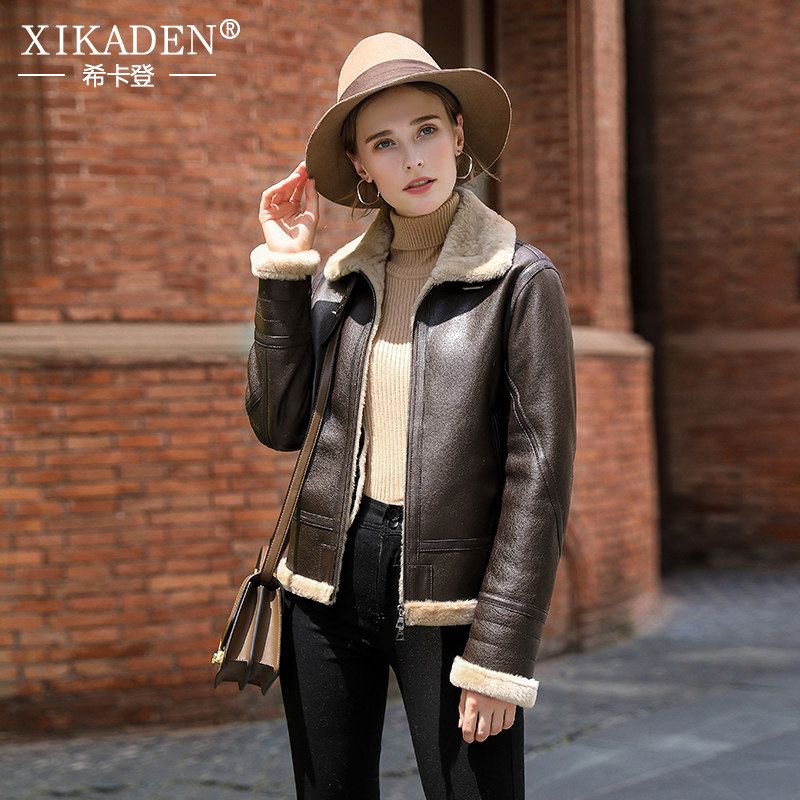 2021 winter new Merino fur one-piece coat female short section true sheepskin motorcycle lamb hair Haining fur