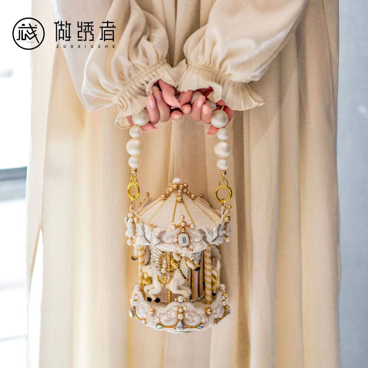 Do the embroiderer designer original work 