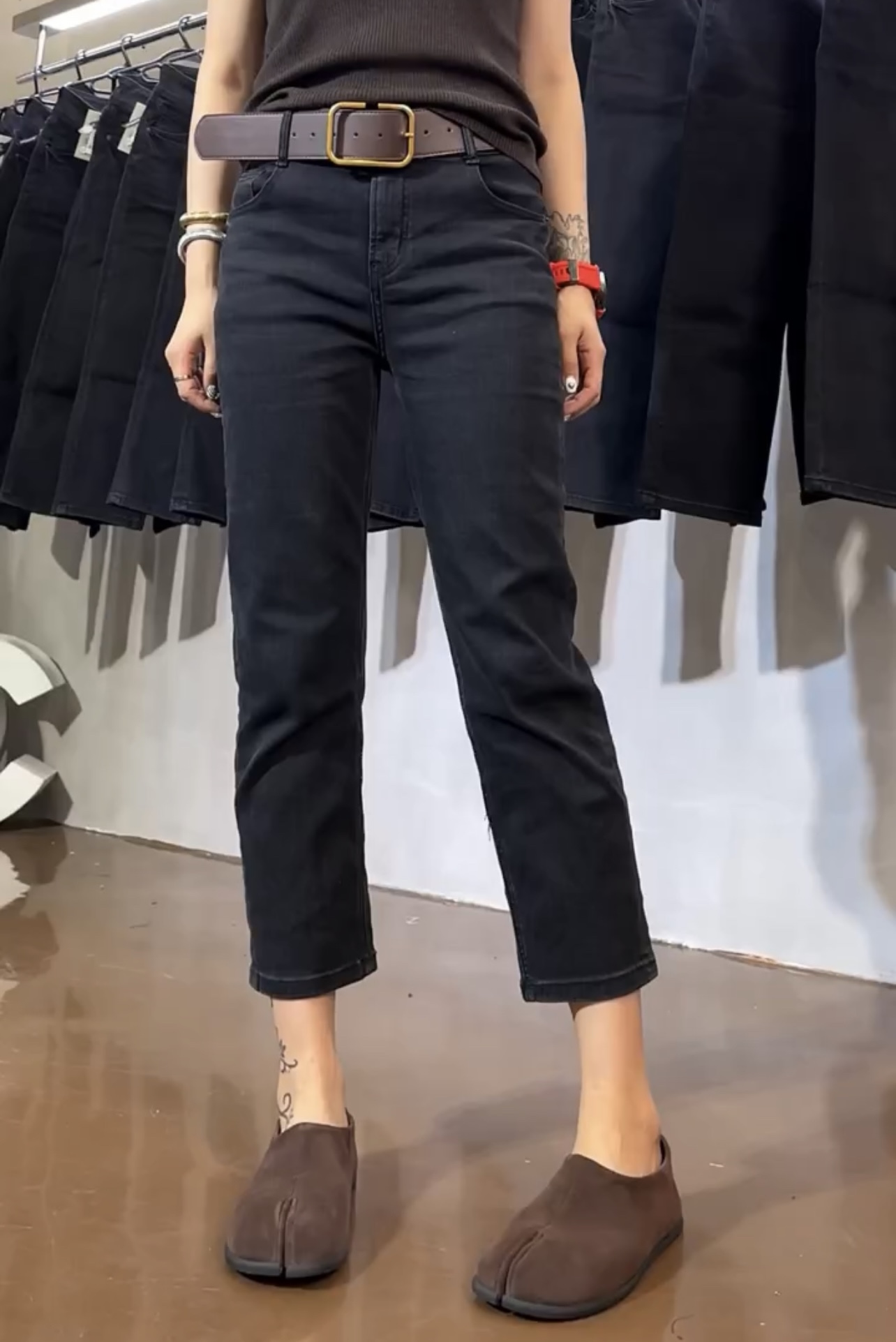 South Korean black elastic straight drum jeans woman 2023 autumn winter new gush thickened display slim 90% smoke pipe pants-Taobao