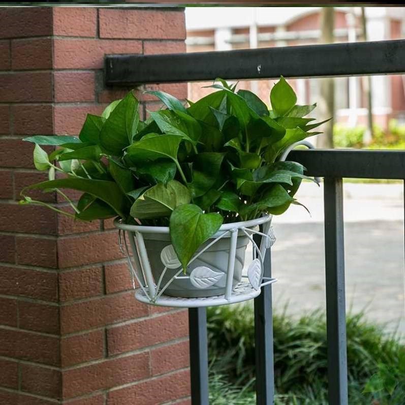 Terrace garden outdoor flower rack window sill hanging flower pot rack hanging orchid rack pastoral wedding French personality metal pure white