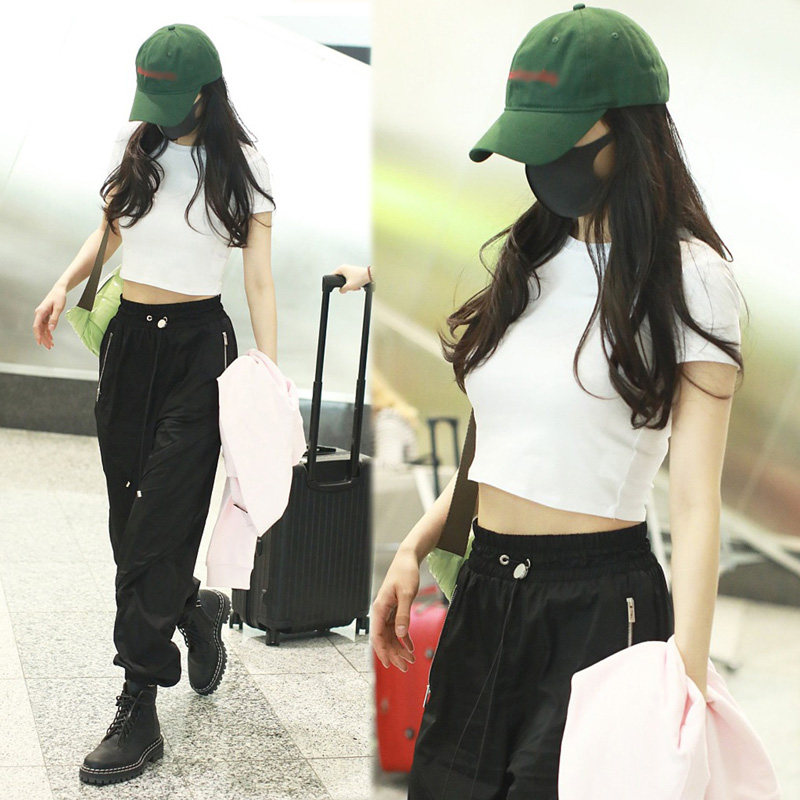 Celebrities with the same black casual beam feet wide-leg overalls trousers white T-shirt yoga suit