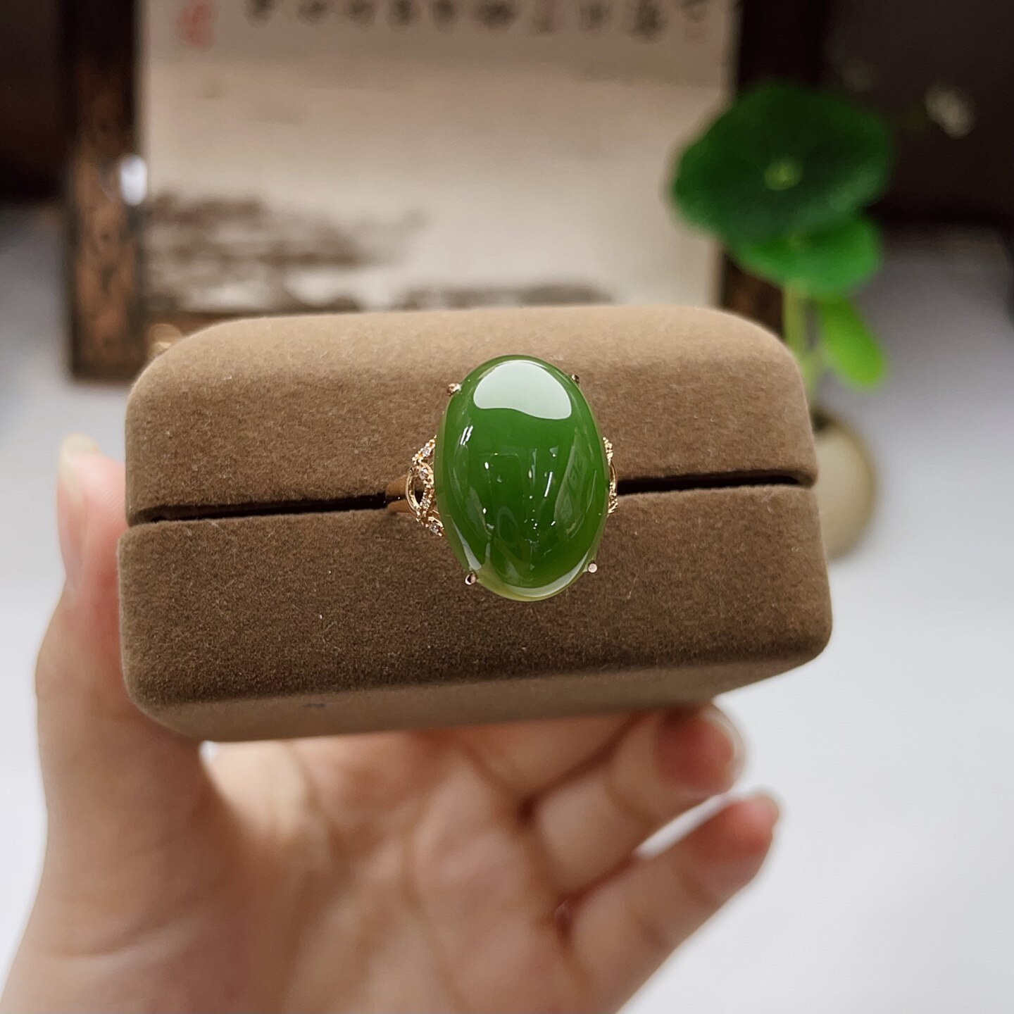 Jasper K gold cabochon ring, 18k gold with South African real diamonds, exquisite multi-diamond inlay, delicate jade quality