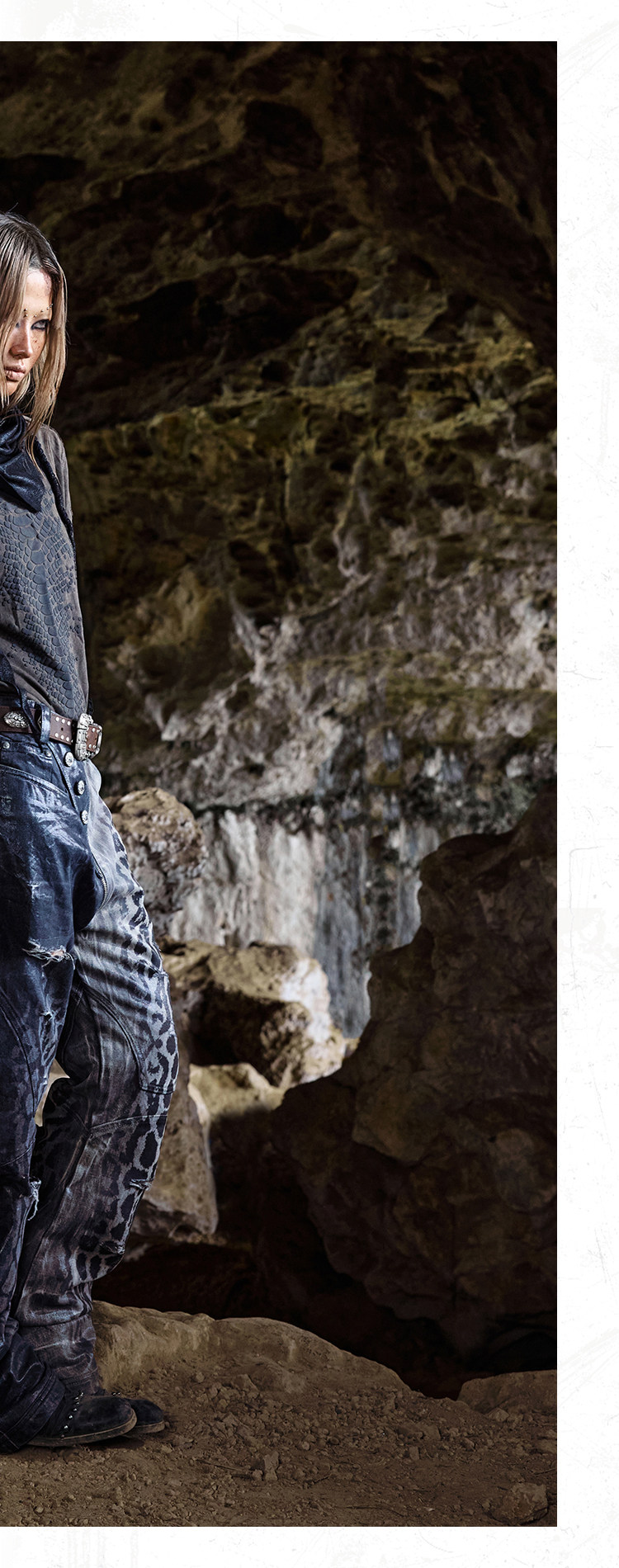 PERSONSOUL Snake-Print Distressed Slim-Fit Tee