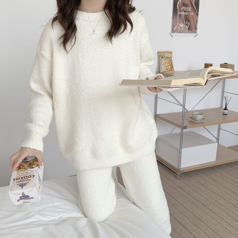 Internet celebrity popular coral velvet pajamas for women autumn and winter white soft loose long-sleeved round neck thickened home wear set