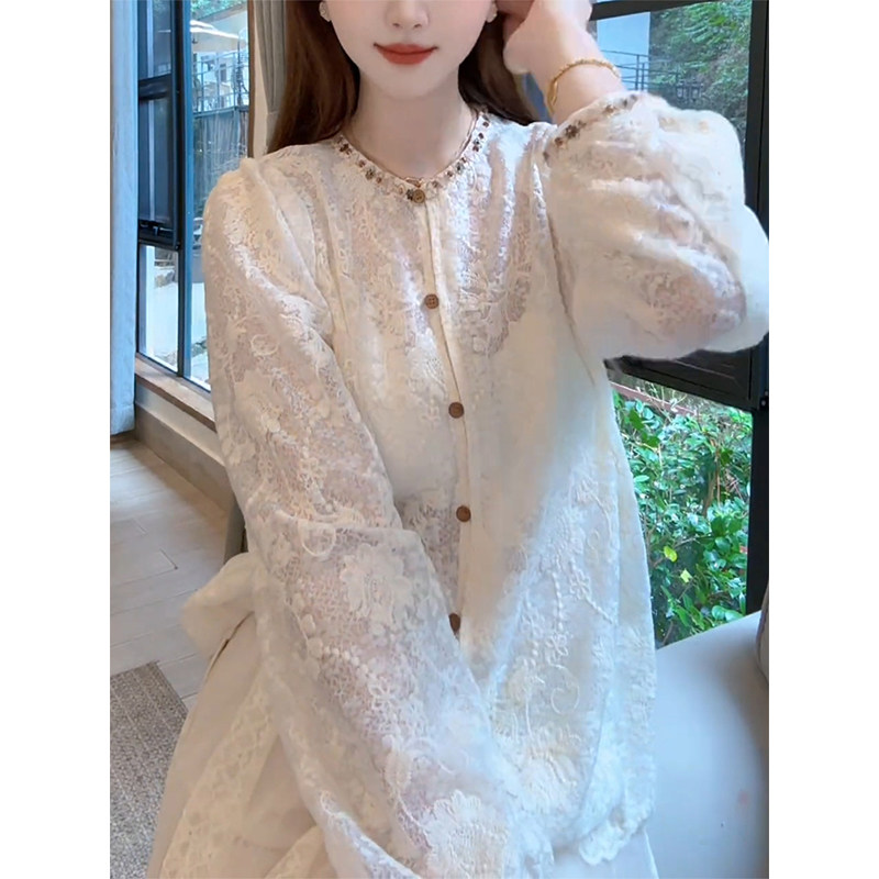 2025 весенняя новинка с круглым вырезом, украшенная бисером, тяжелая промышленность, кружевной крючок, цветочная строчка, сетчатая рубашка, женская высококлассная темпераментная маленькая рубашка