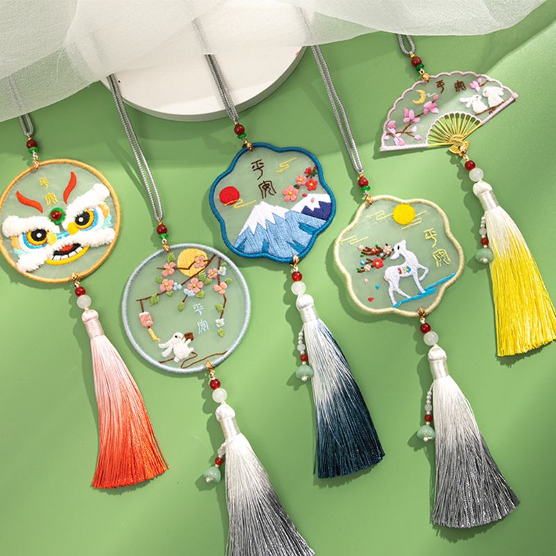 Embroidery handmade diy material package wake lion Ping An Fu car pendant to send boyfriend self-embroidered sachet purse amulet