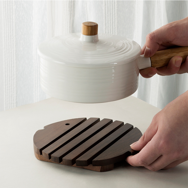Black walnut creative kiss fish pot heat insulation mat heat-resistant solid wood plate mat bowl mat anti-scalding mat table mat